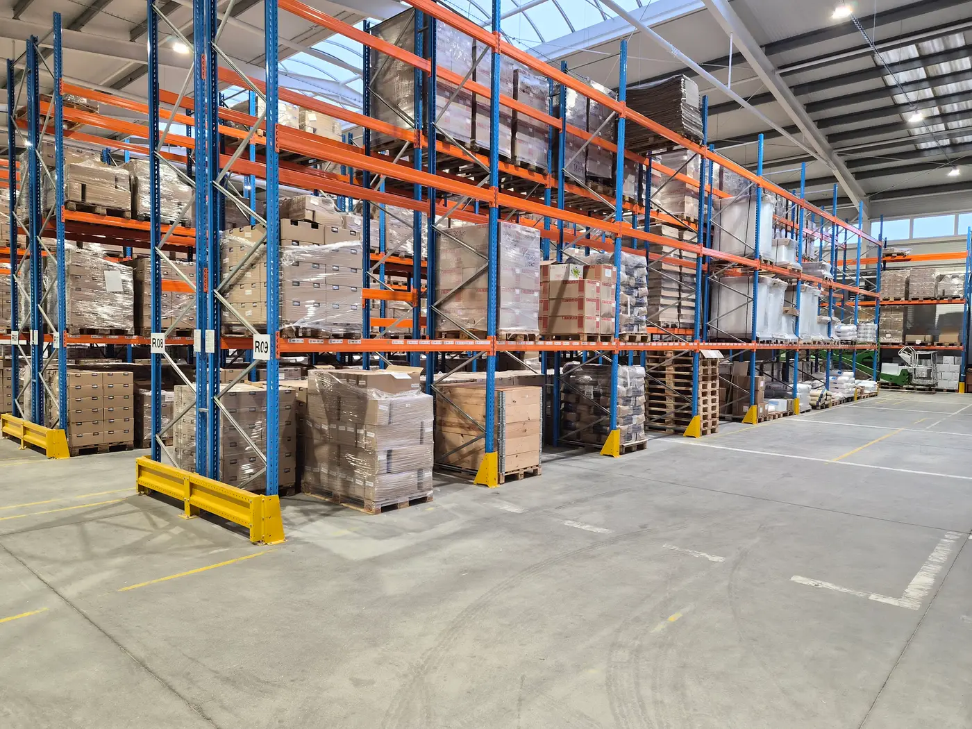 Interiér skladu BubbleTeaFactory